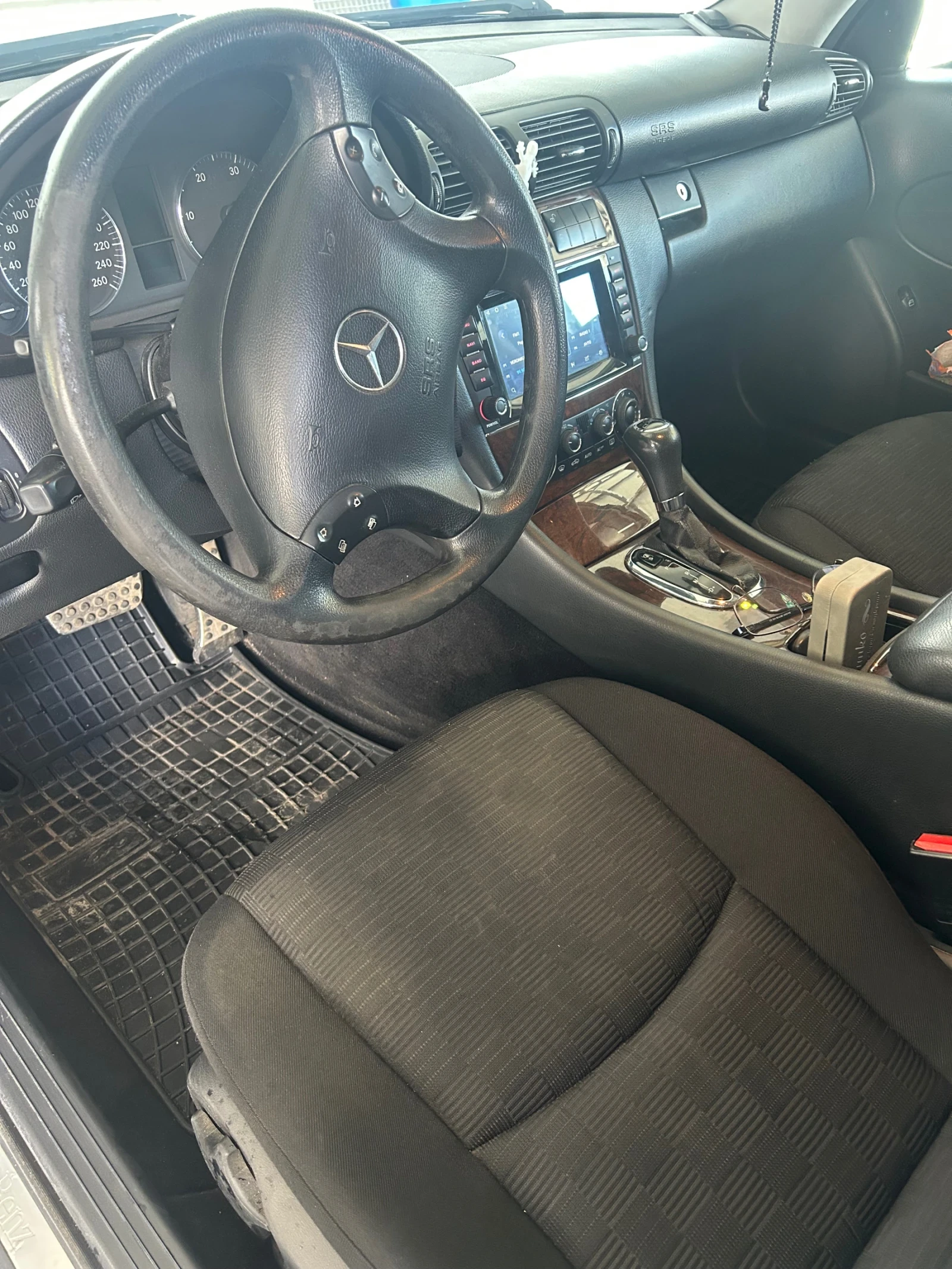 Mercedes-Benz C 220, снимка 9 - Автомобили и джипове - 54136030