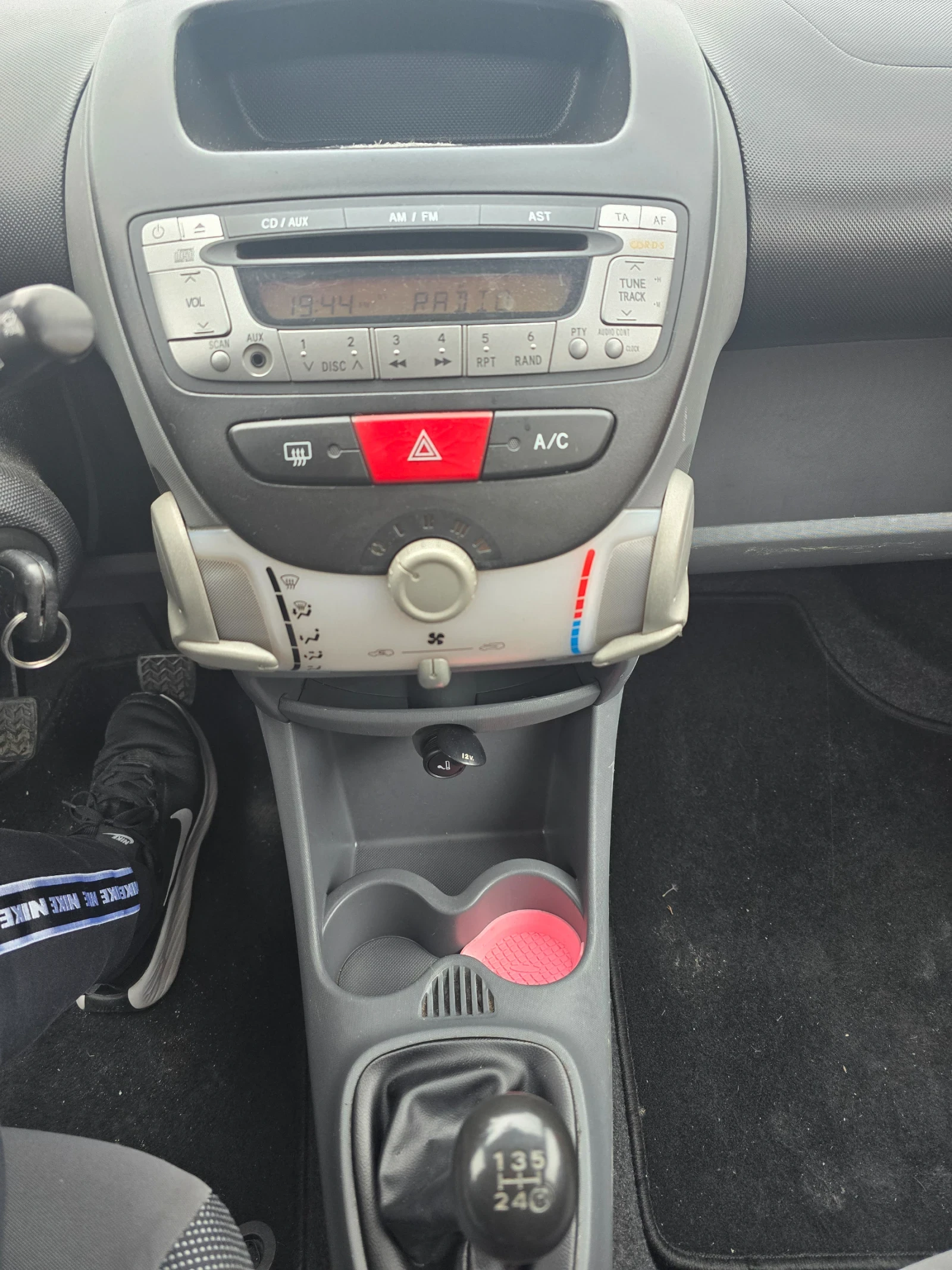 Peugeot 107 1.0, снимка 10 - Автомобили и джипове - 54366314
