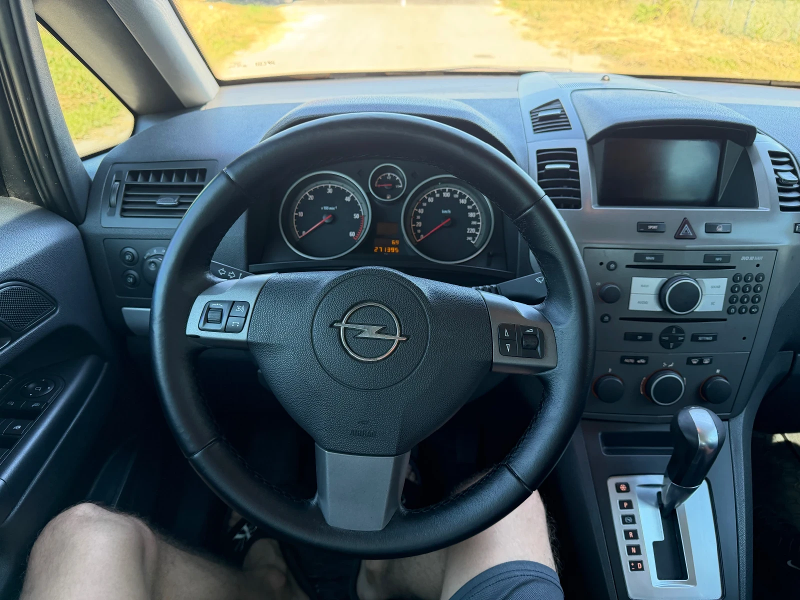 Opel Zafira 1.9TDCI, снимка 10 - Автомобили и джипове - 54882931