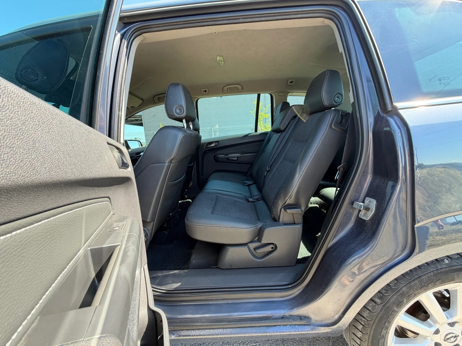 Opel Zafira 1.9TDCI, снимка 7 - Автомобили и джипове - 54882931
