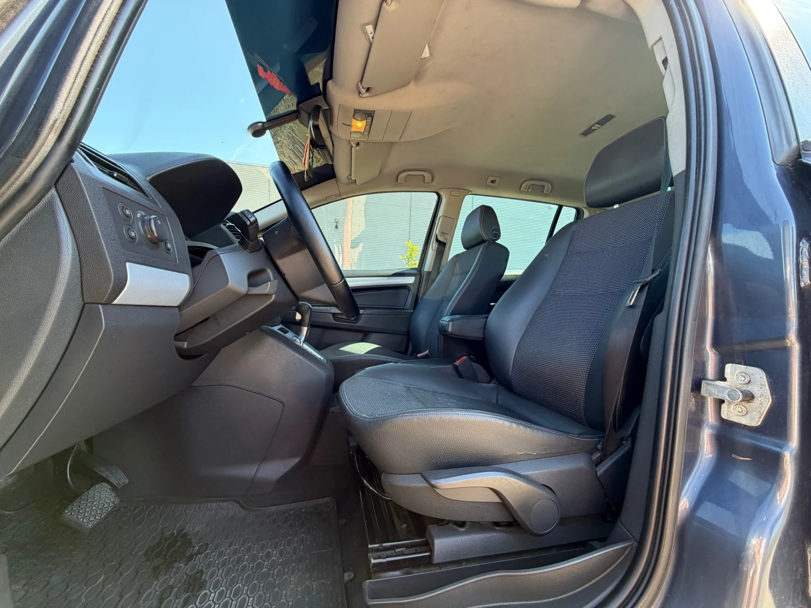 Opel Zafira 1.9TDCI, снимка 6 - Автомобили и джипове - 54882931