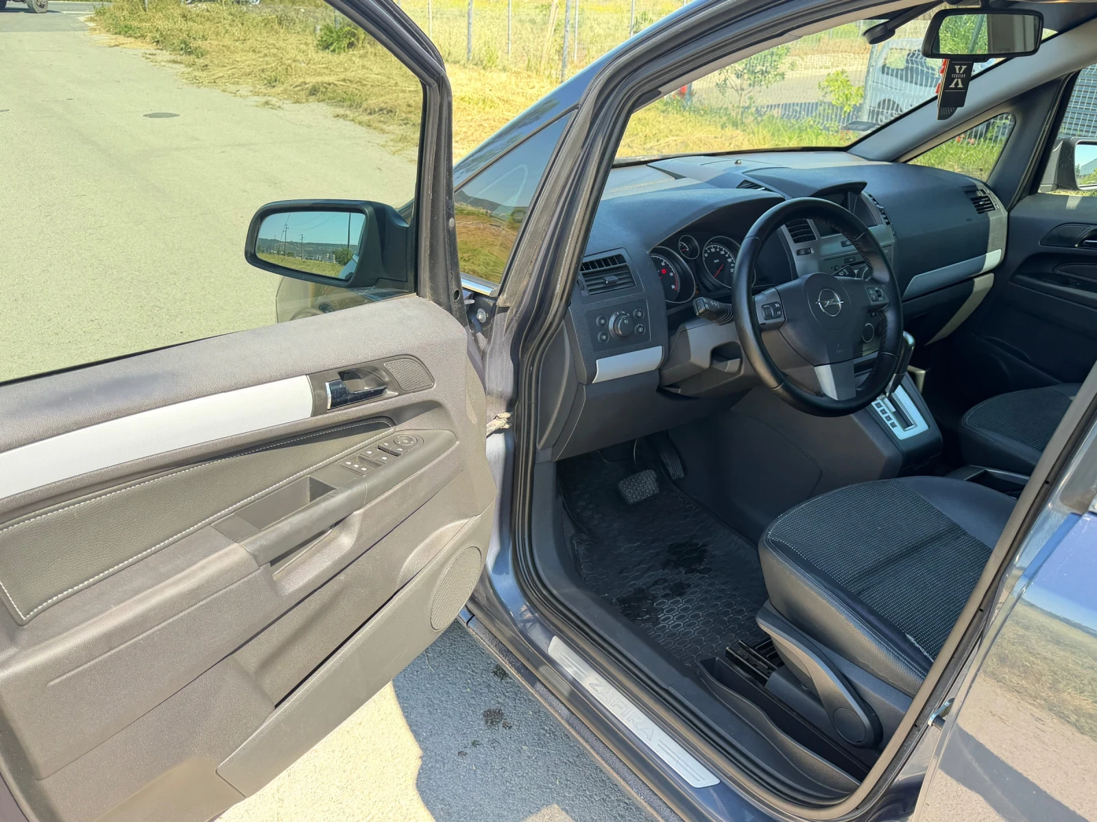Opel Zafira 1.9TDCI, снимка 5 - Автомобили и джипове - 54882931