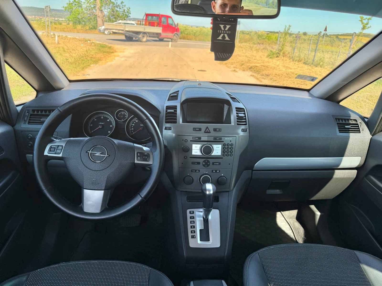 Opel Zafira 1.9TDCI, снимка 9 - Автомобили и джипове - 54882931