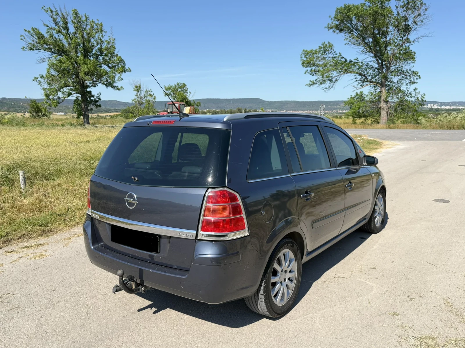 Opel Zafira 1.9TDCI, снимка 3 - Автомобили и джипове - 54882931