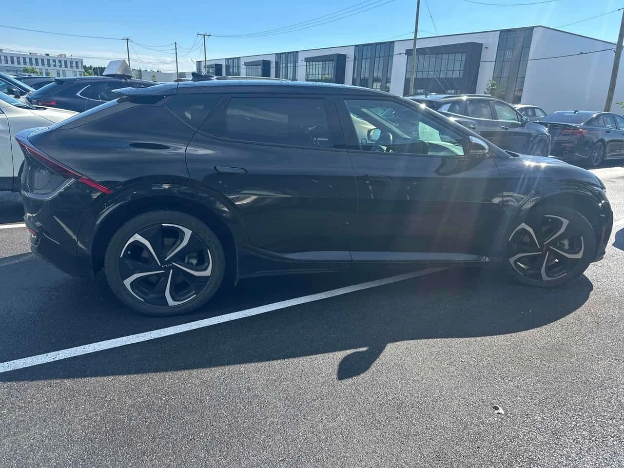 Kia EV6 * Land w/GT Line Pkg AWD * CARFAX * БЕЗ ПЪРВОНАЧАЛ, снимка 3 - Автомобили и джипове - 54980206