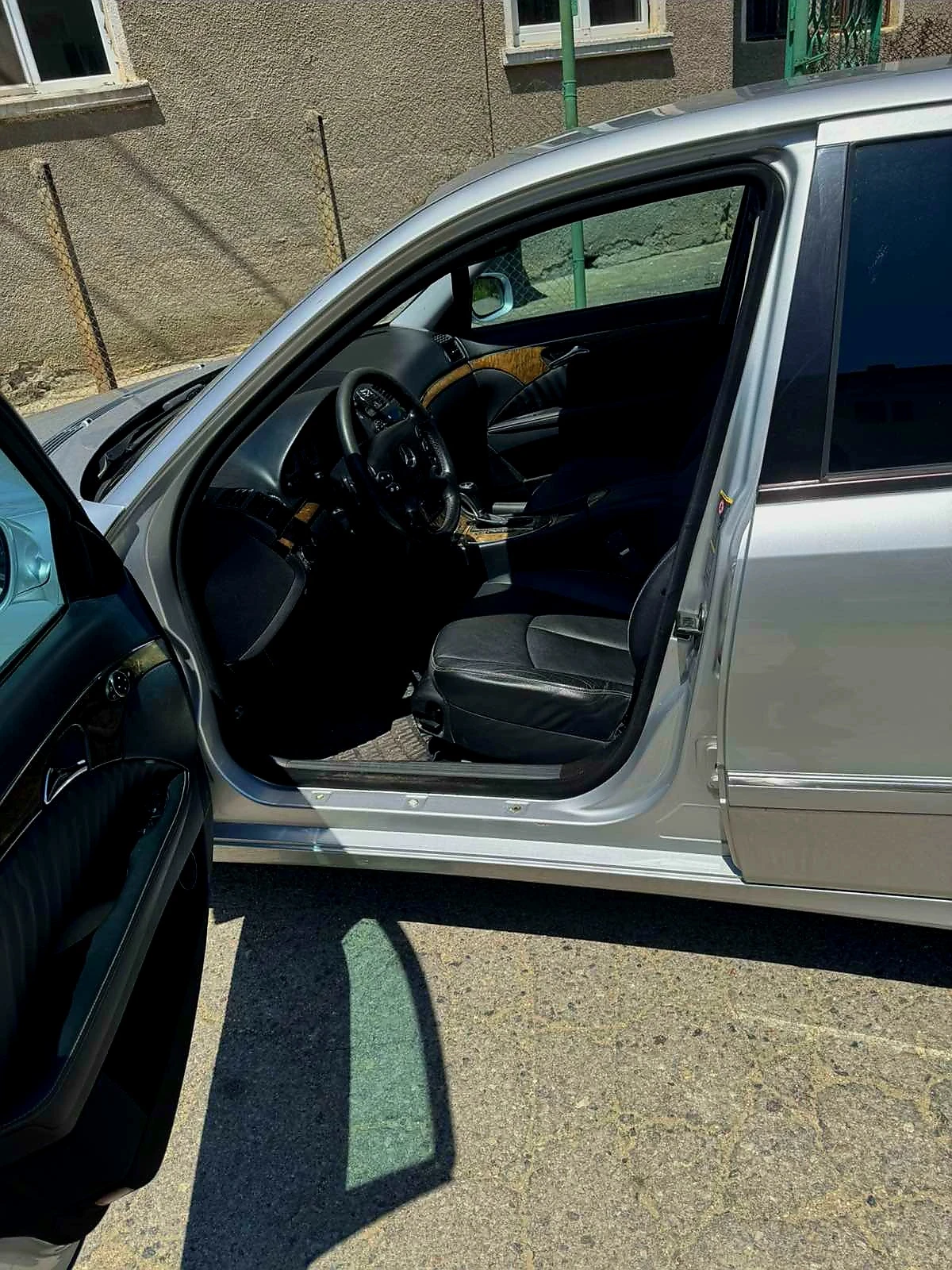 Mercedes-Benz E 320, снимка 6 - Автомобили и джипове - 55351807