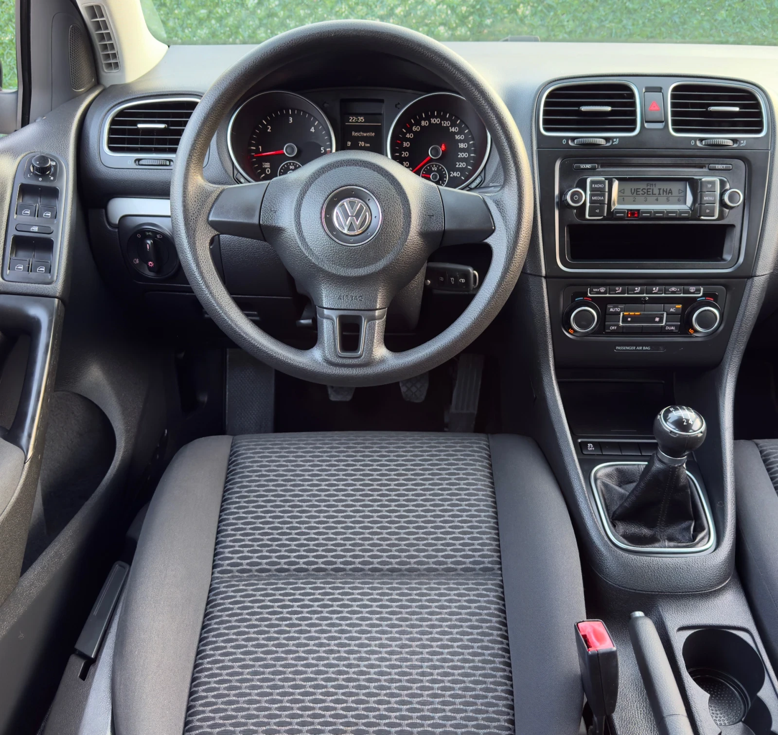 VW Golf 1.6TDi 105hp, снимка 11 - Автомобили и джипове - 55625638