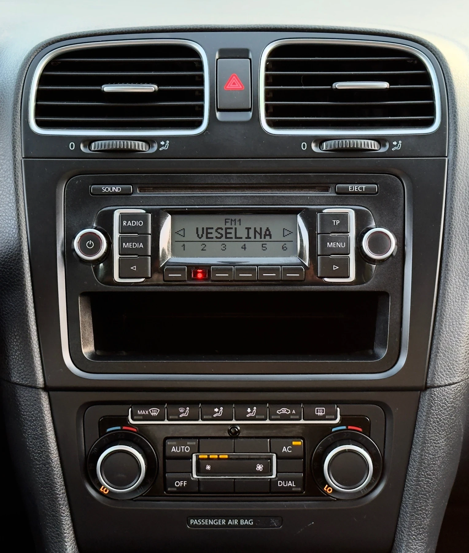 VW Golf 1.6TDi 105hp, снимка 14 - Автомобили и джипове - 55625638