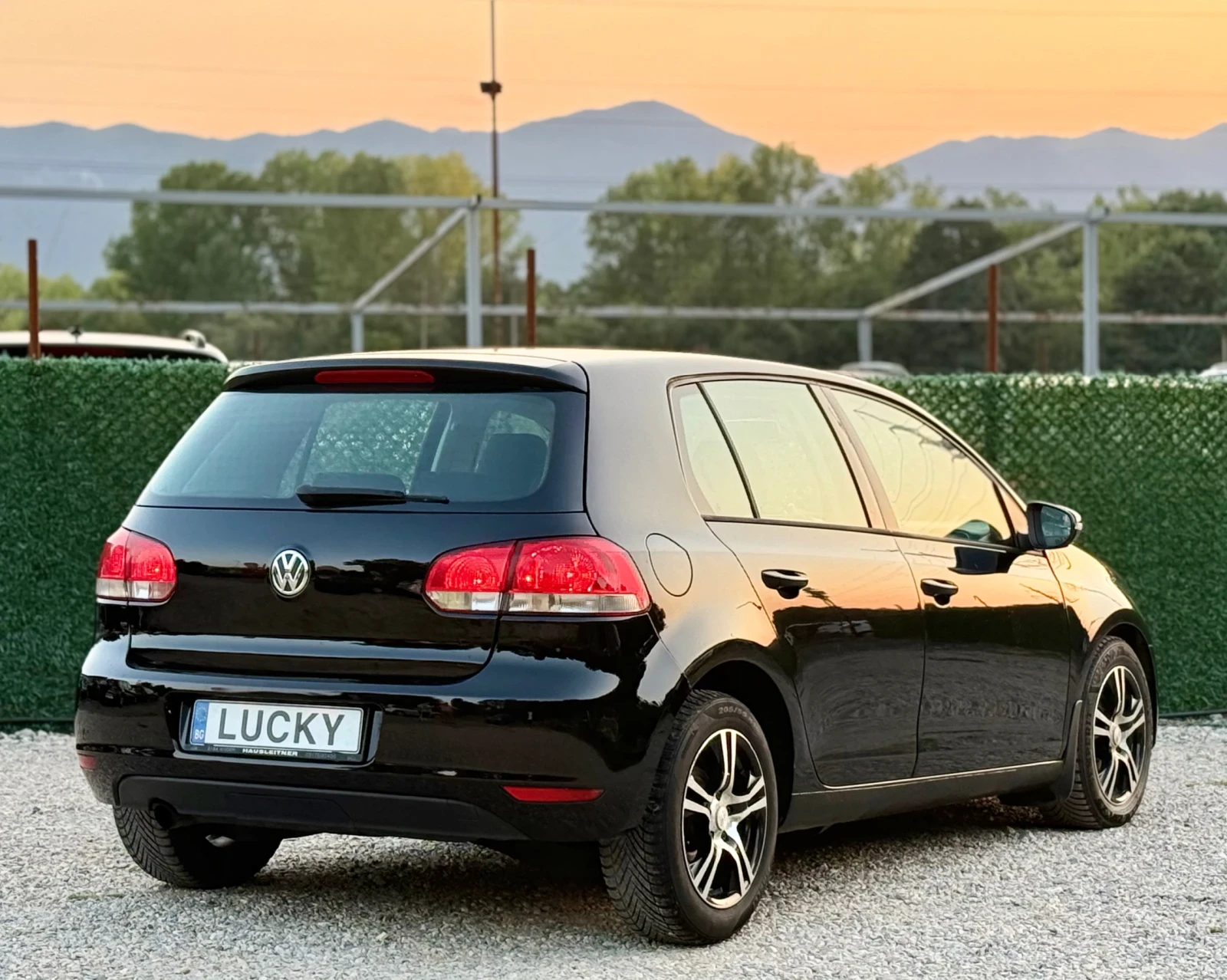 VW Golf 1.6TDi 105hp, снимка 7 - Автомобили и джипове - 55625638