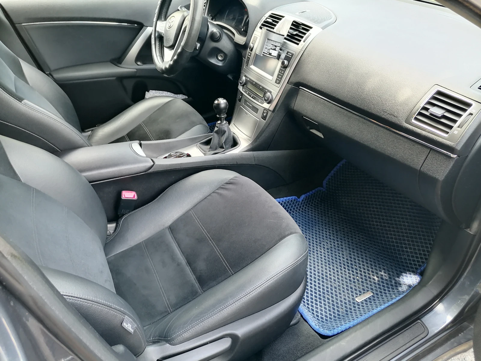 Toyota Avensis 1.8 147кс газ бензин, снимка 4 - Автомобили и джипове - 55664657