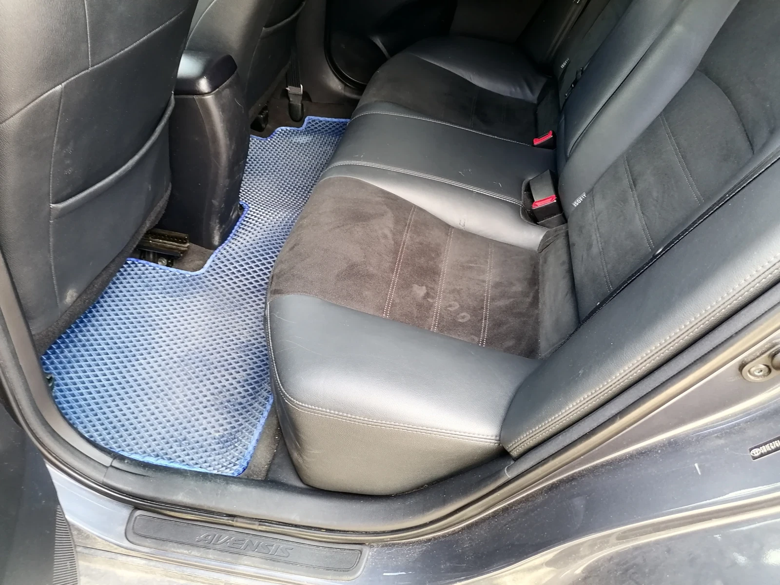 Toyota Avensis 1.8 147кс газ бензин, снимка 6 - Автомобили и джипове - 55664657