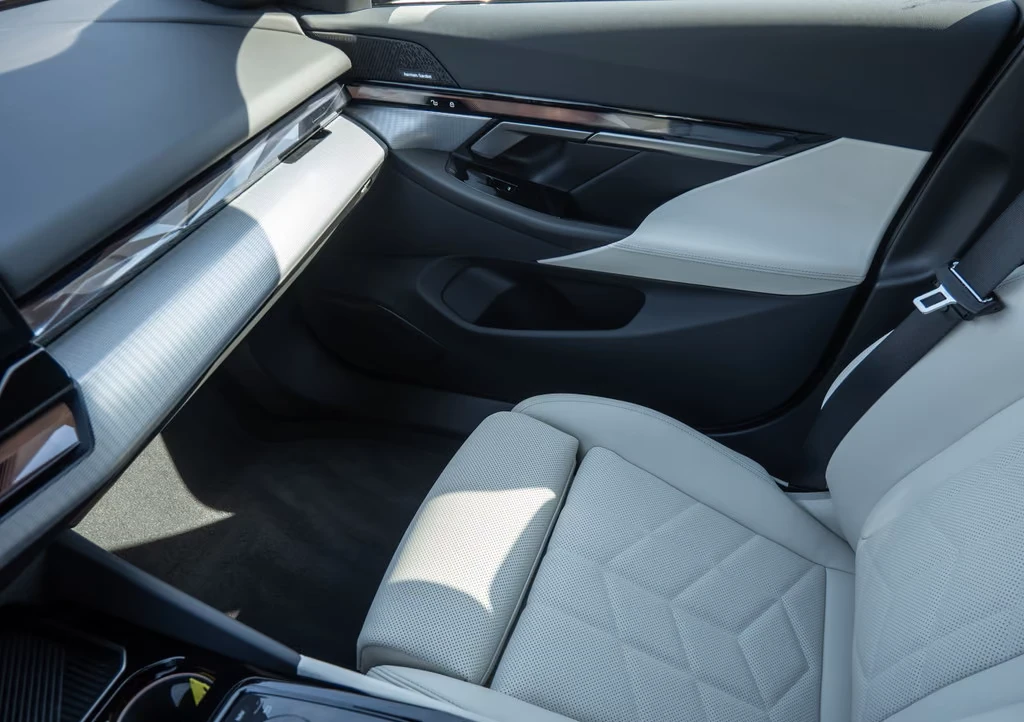 BMW 530E * M-SPORT* HEAD-UP* H&K* 360CAM* MEMORY* DISTR*  | Mobile.bg � ����������� 8