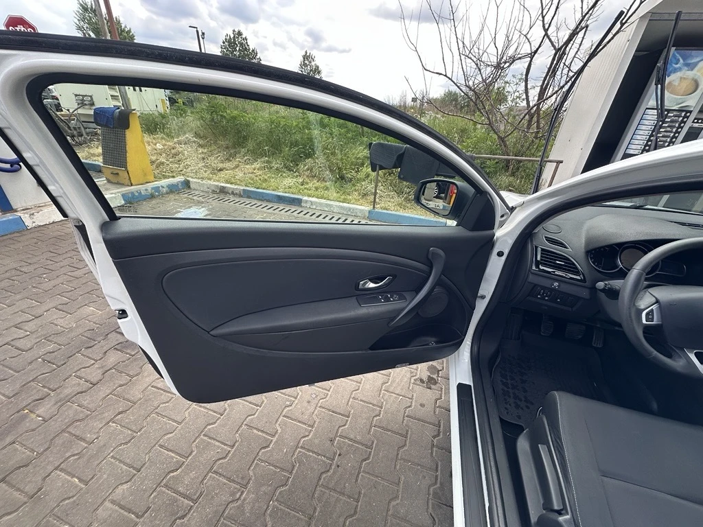 Renault Megane 1.6 16V, снимка 4 - Автомобили и джипове - 56681545