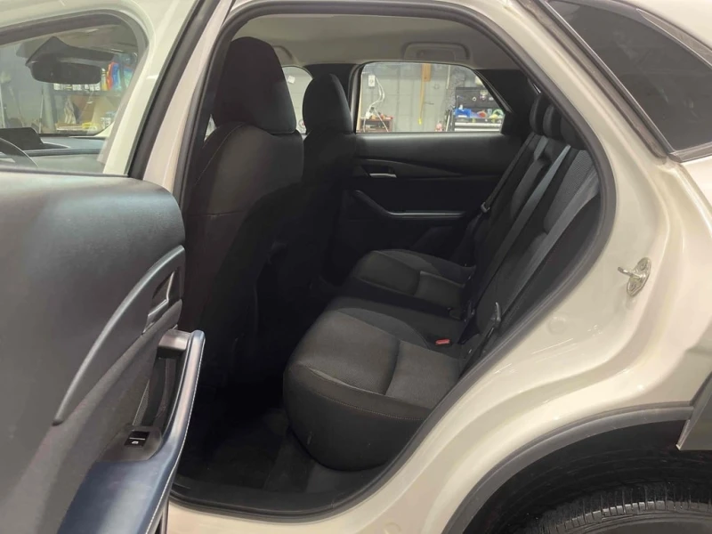 Mazda CX-30 * AWD * CARFAX * БЕЗ ПЪРВОНАЧАЛНА ВНОСКА, снимка 13 - Автомобили и джипове - 53001336