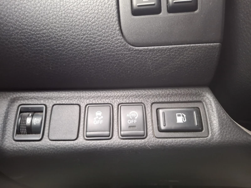 Nissan Navara 2.3 dci, снимка 14 - Автомобили и джипове - 53007651