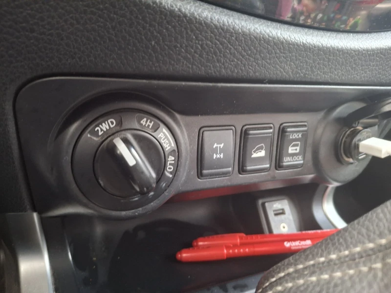 Nissan Navara 2.3 dci, снимка 12 - Автомобили и джипове - 53007651