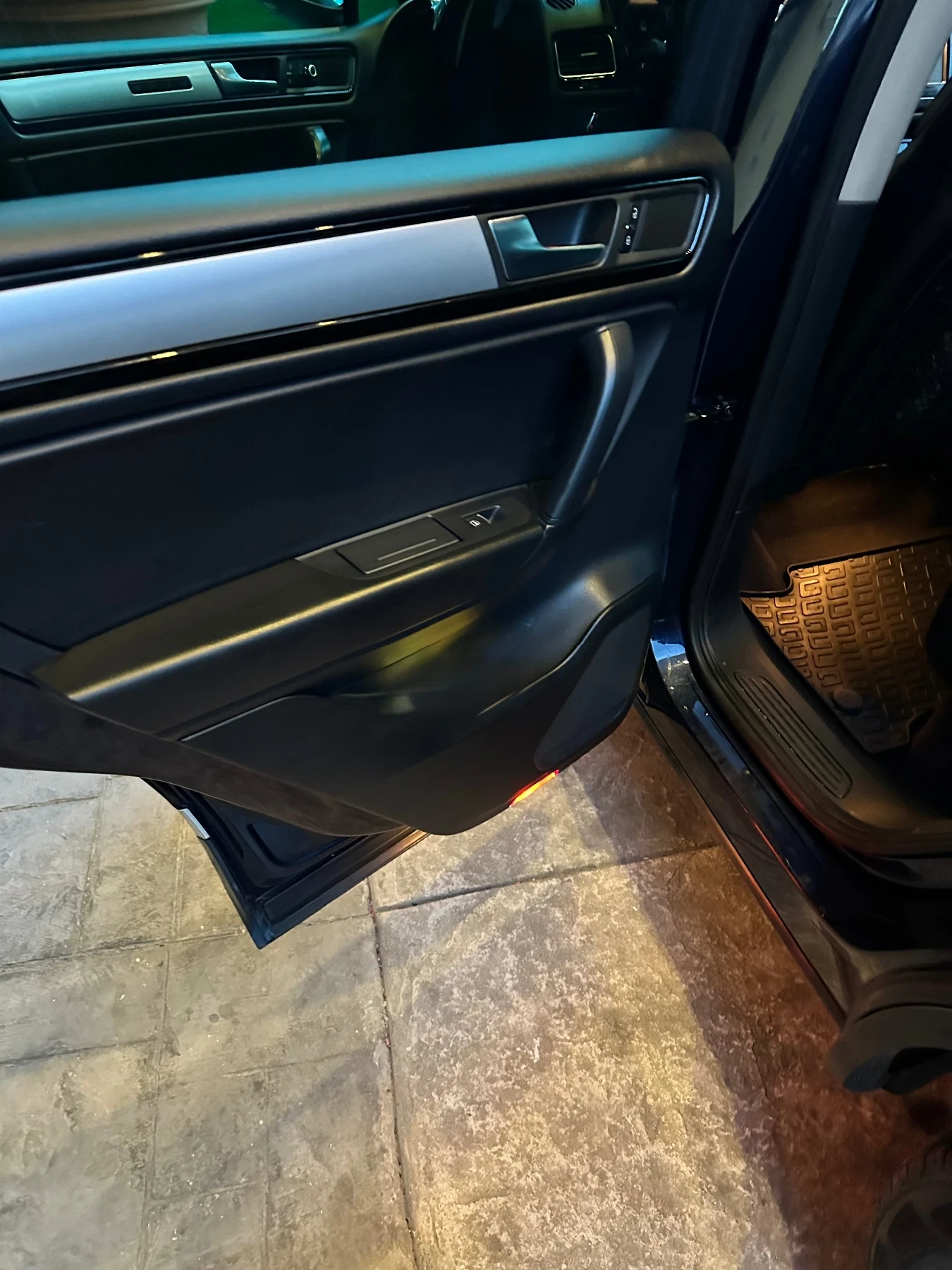 VW Touareg 3.0 TDI, 239hp, снимка 9 - Автомобили и джипове - 54015421