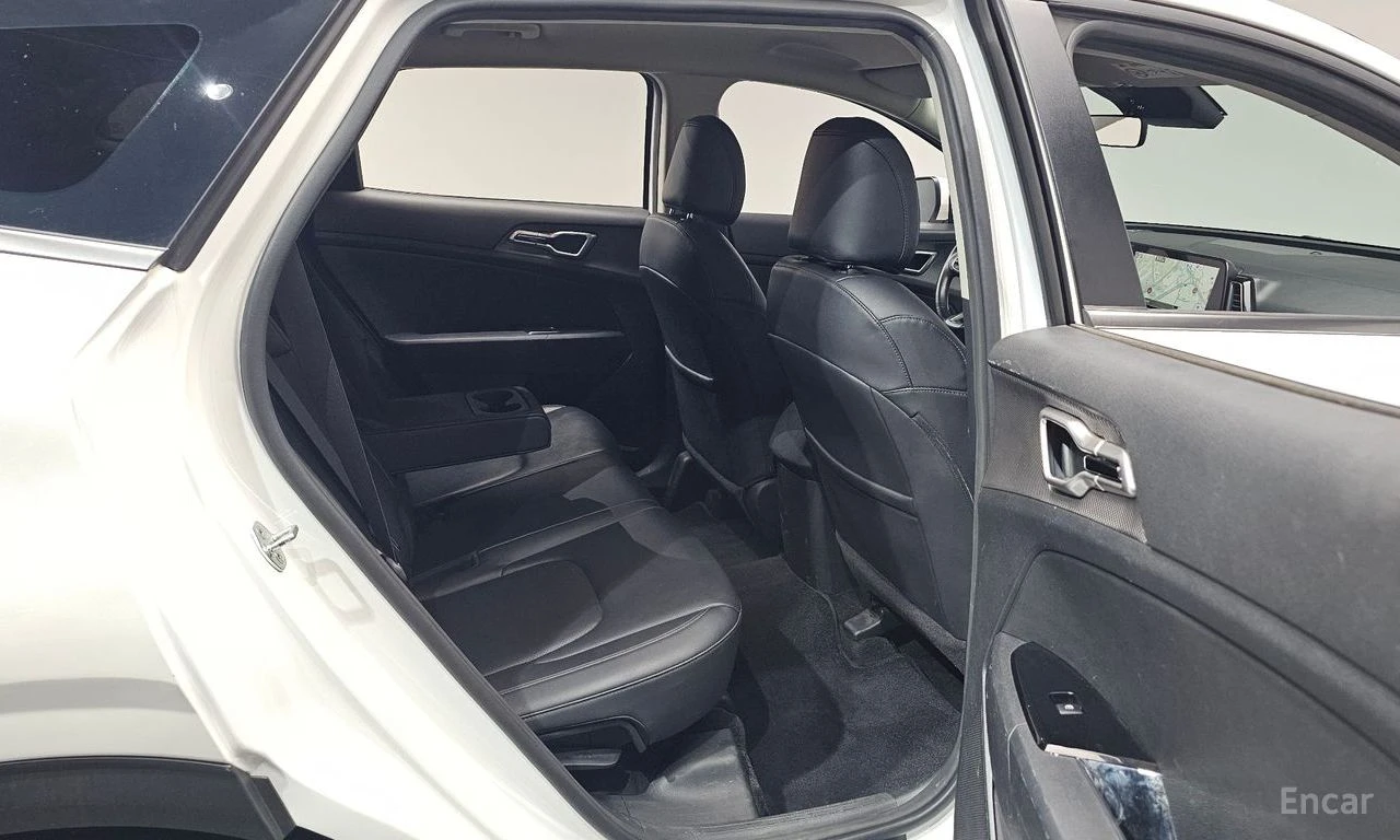 Kia Sportage 1.6T Trendy* HARMAN KARDON* ПОДГРЕВ* КАМЕРА* , снимка 15 - Автомобили и джипове - 54766015