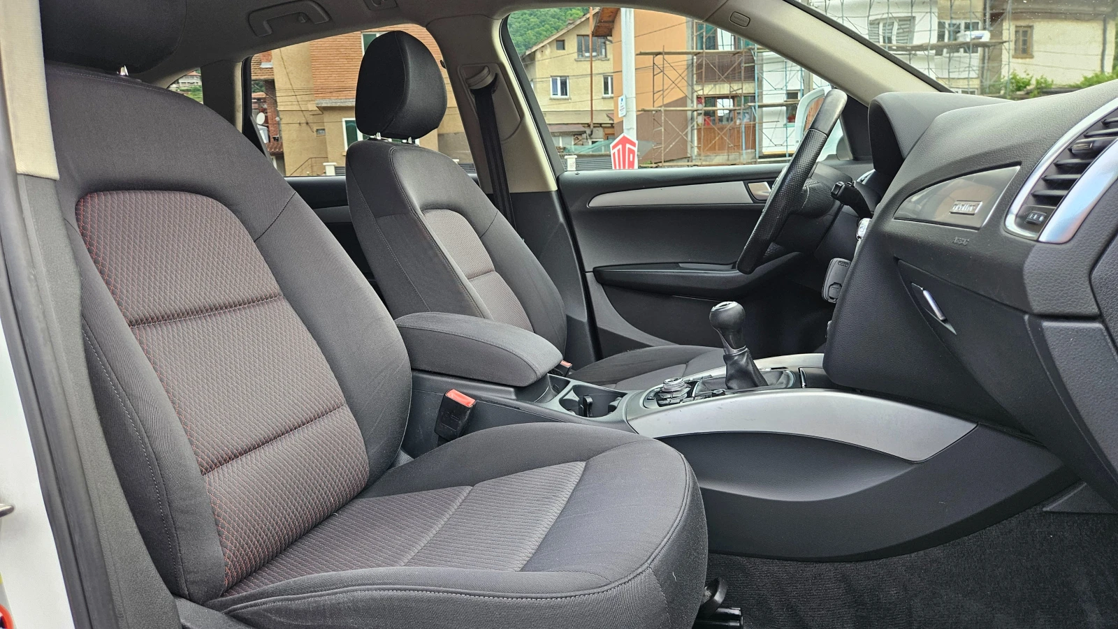 Audi Q5 2.0 QUATTRO/NAVIG/KSENON, снимка 12 - Автомобили и джипове - 54807196