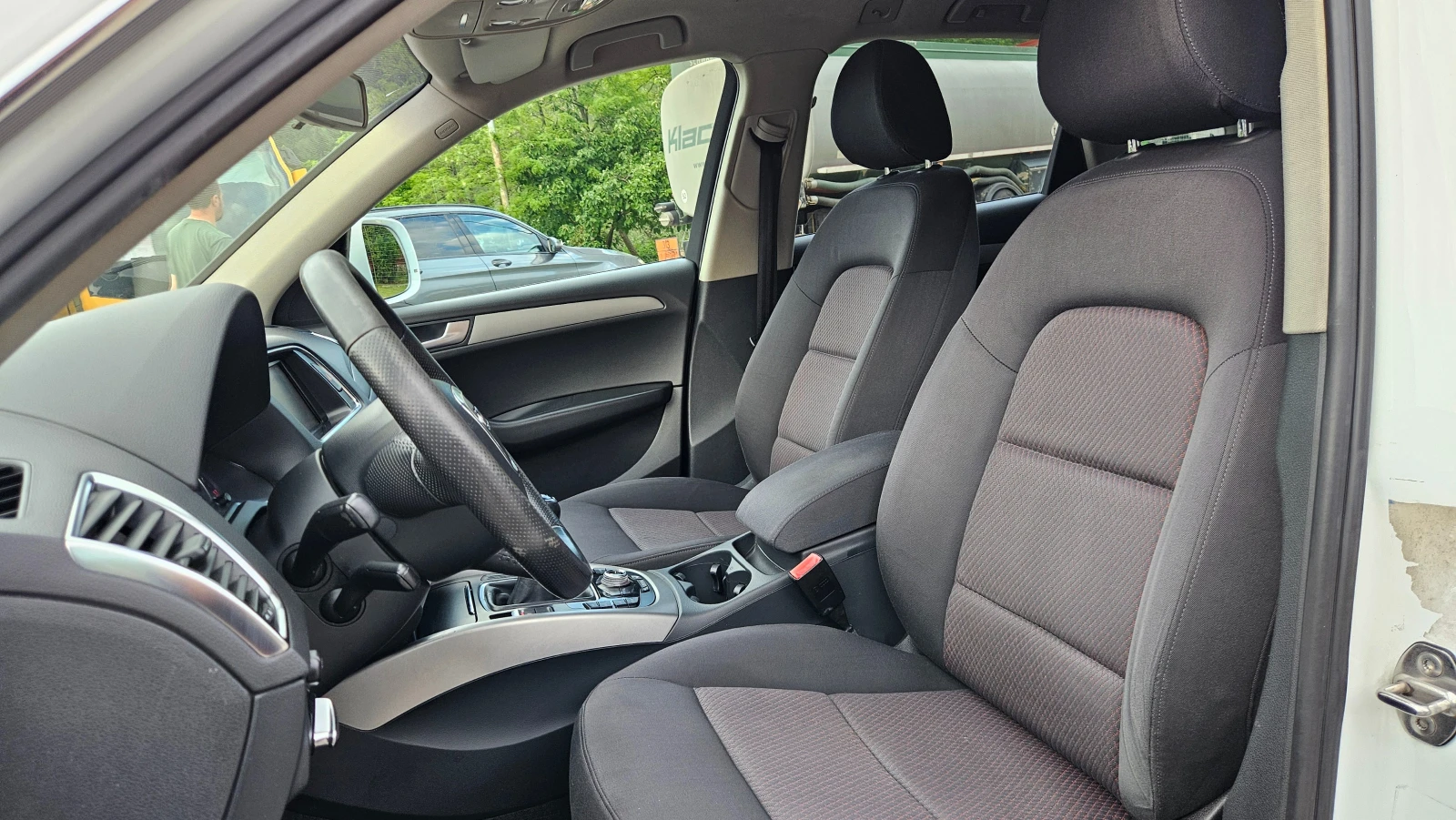 Audi Q5 2.0 QUATTRO/NAVIG/KSENON, снимка 11 - Автомобили и джипове - 54807196