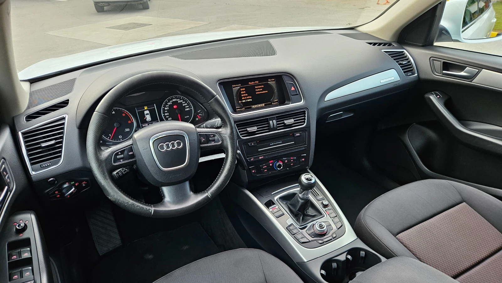 Audi Q5 2.0 QUATTRO/NAVIG/KSENON, снимка 9 - Автомобили и джипове - 54807196