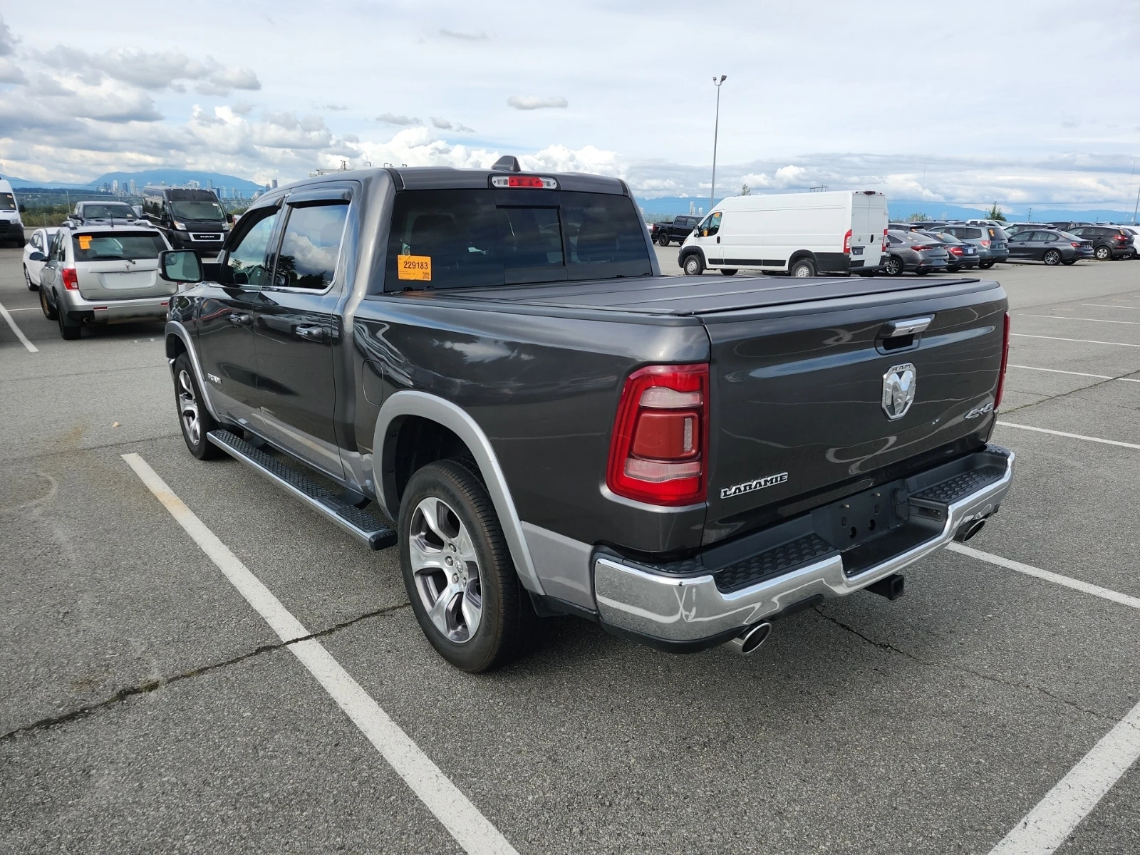 Dodge RAM 1500 LARAMIE* ОБДУХ* ПОДГРЕВ* HARMAN/KARDON* ПАНО* , снимка 4 - Автомобили и джипове - 55448210