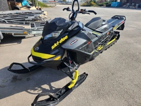  Ski-Doo Summit