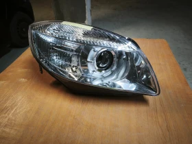 Десен фар Skoda Fabia II и Skoda Roomster 2007-1010, снимка 1