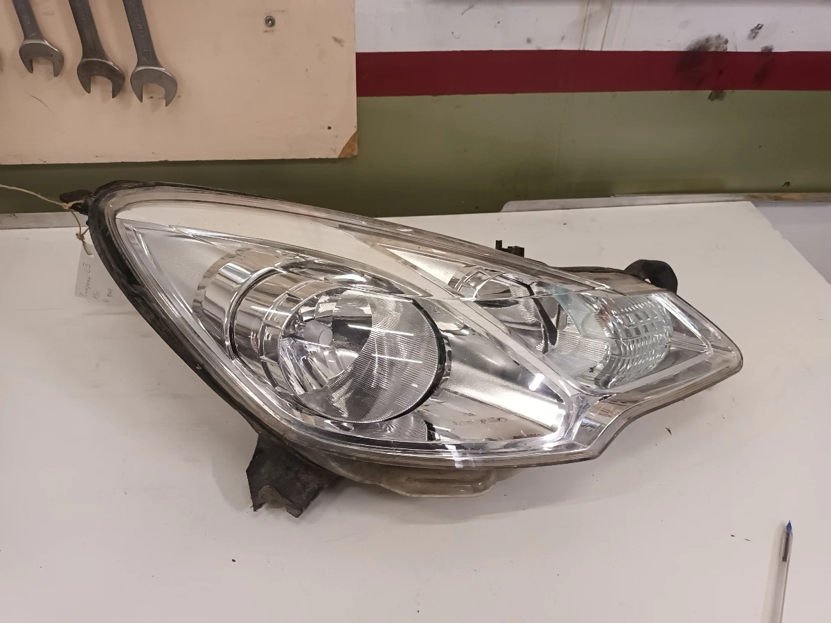 фар десен Ситроен Ц3 1.6Б