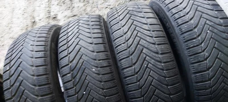 Гуми Зимни 225/55R17, снимка 2 - Гуми и джанти - 35124962