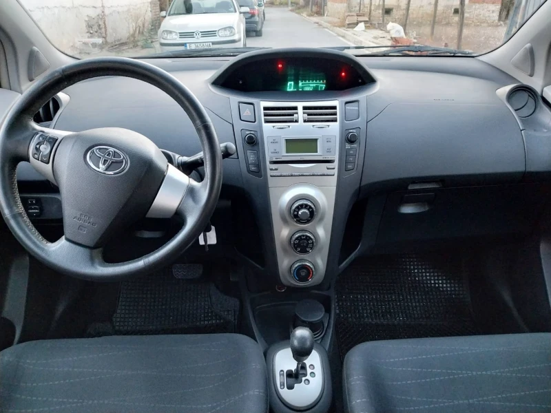 Toyota Yaris, снимка 8 - Автомобили и джипове - 48425300