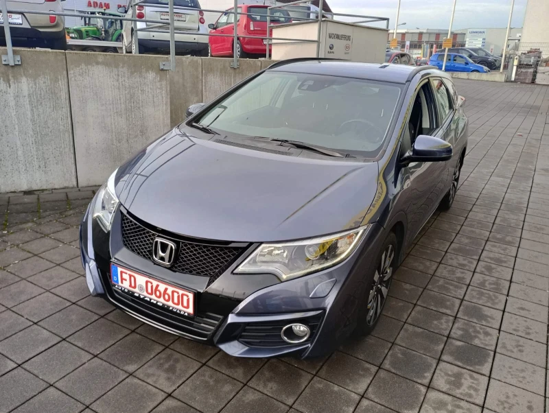 Honda Civic 1.8 Tourer , снимка 2 - Автомобили и джипове - 48523624