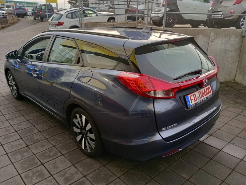 Honda Civic 1.8 Tourer , снимка 5 - Автомобили и джипове - 48523624