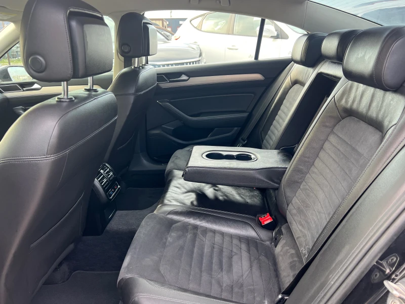 VW Passat 2.0TDI 240K.S. 4x4 HIGHLINE DISTR. DIGITAL COCKPIT, снимка 11 - Автомобили и джипове - 48909078