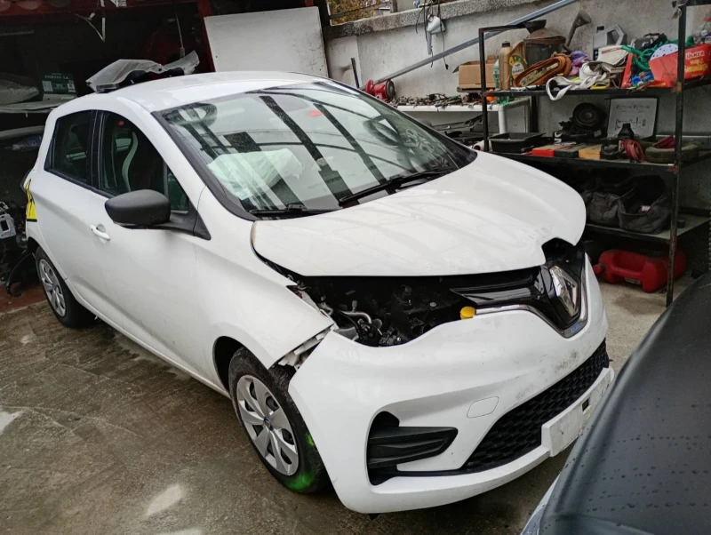 Renault Zoe, снимка 2 - Автомобили и джипове - 49470332