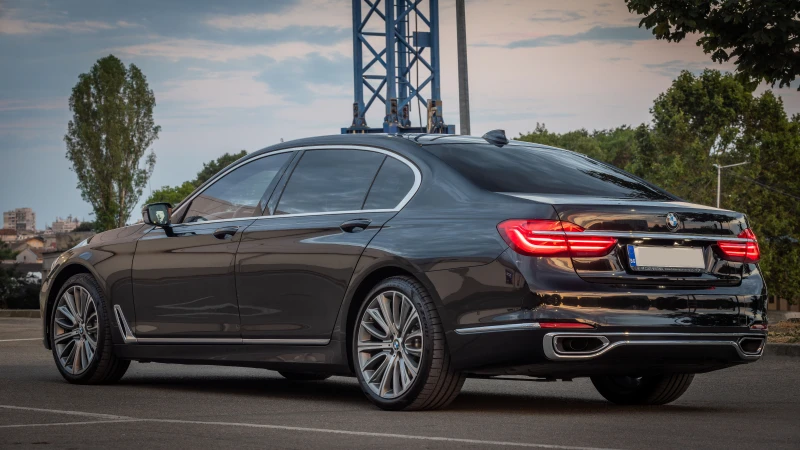 BMW 740 B&W/LASER/ЧАСТНА, снимка 8 - Автомобили и джипове - 51290192