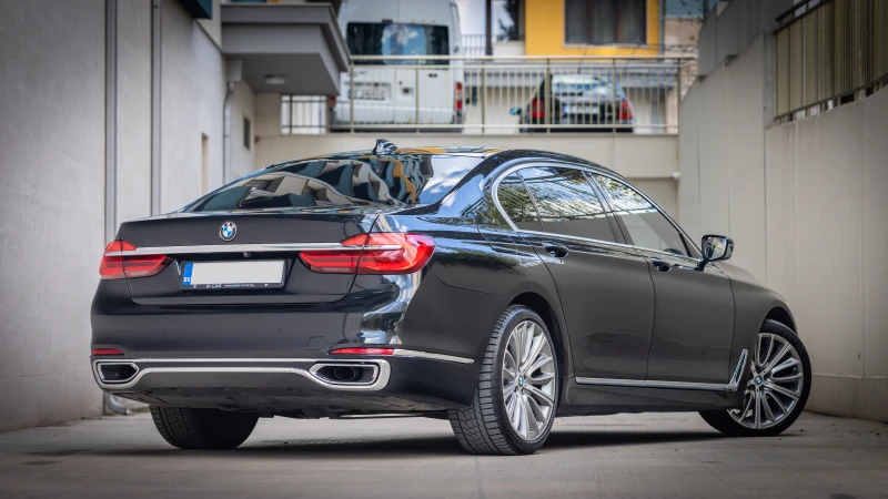 BMW 740 B&W/LASER/ЧАСТНА, снимка 4 - Автомобили и джипове - 51290192