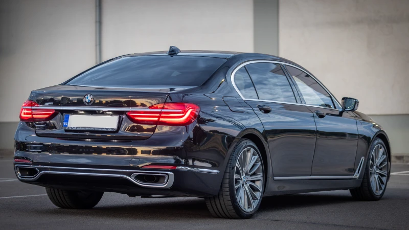 BMW 740 B&W/LASER/ЧАСТНА, снимка 9 - Автомобили и джипове - 51290192