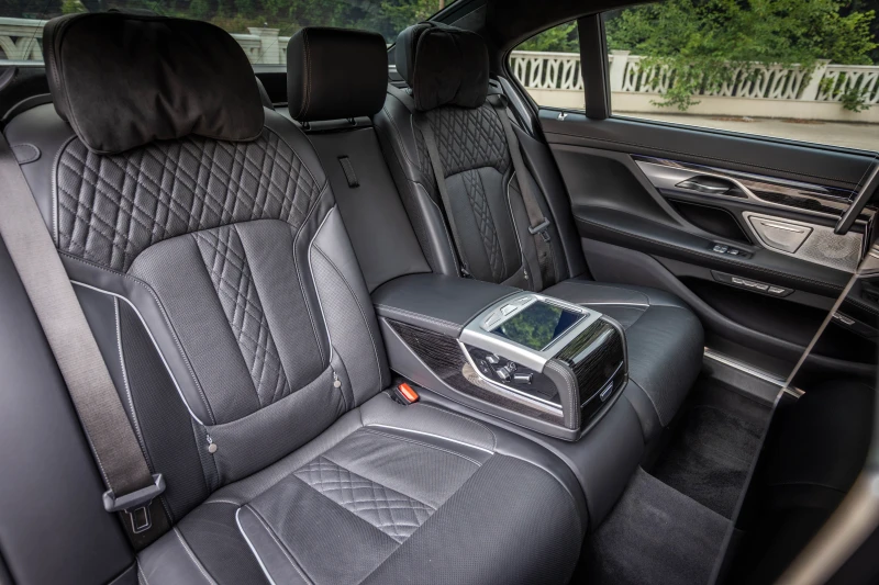 BMW 740 B&W/LASER/ЧАСТНА, снимка 11 - Автомобили и джипове - 51290192