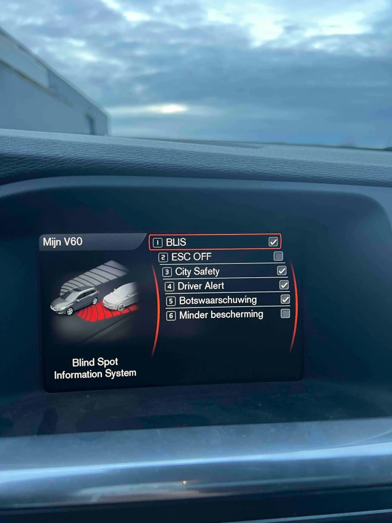 Volvo V60 2.4 D6 AWD Plug-In Hybrid FULL OPTIONS POLESTAR  , снимка 14 - Автомобили и джипове - 52868920