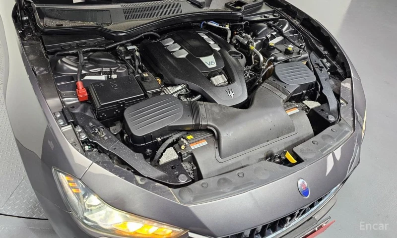 Maserati Ghibli, снимка 6 - Автомобили и джипове - 53379416