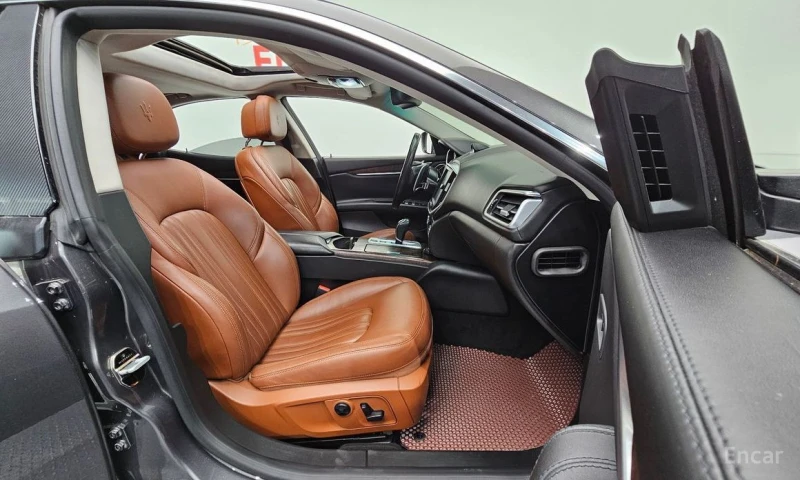 Maserati Ghibli, снимка 10 - Автомобили и джипове - 53379416