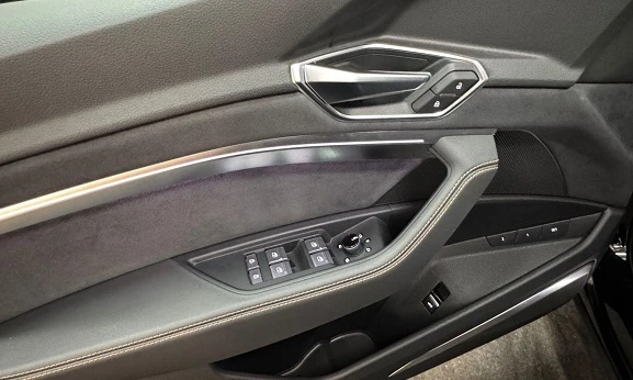 Audi E-Tron Sportback 55 Quattro = S-line = Гаранция, снимка 6 - Автомобили и джипове - 52739863