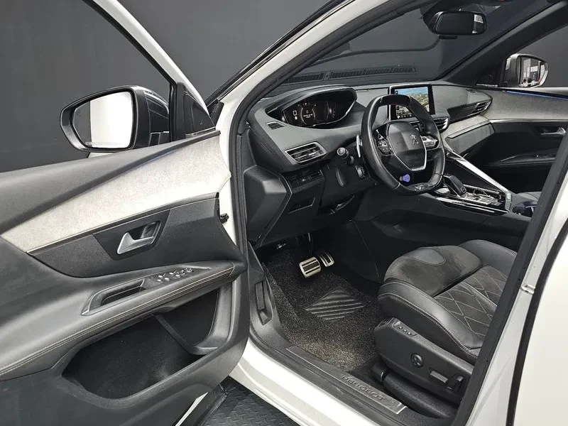 Peugeot 3008 1.6 BlueHDI, снимка 11 - Автомобили и джипове - 54298758
