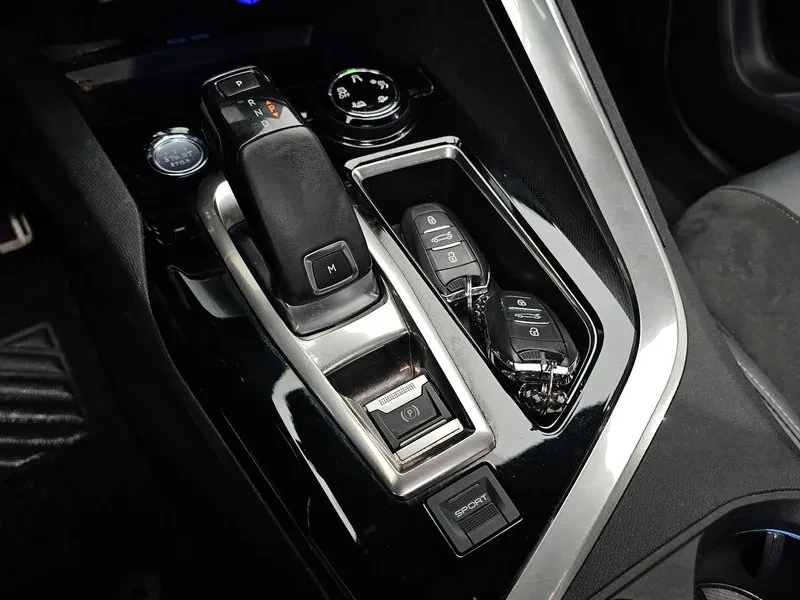 Peugeot 3008 1.6 BlueHDI, снимка 9 - Автомобили и джипове - 54298758