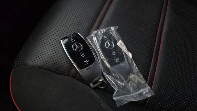 Mercedes-Benz E 43 AMG 4MATIC* BURMASTER* 360 КАМЕРИ* ХЕД-ЪП* КРАЙНА ЦЕНА, снимка 15 - Автомобили и джипове - 56411360
