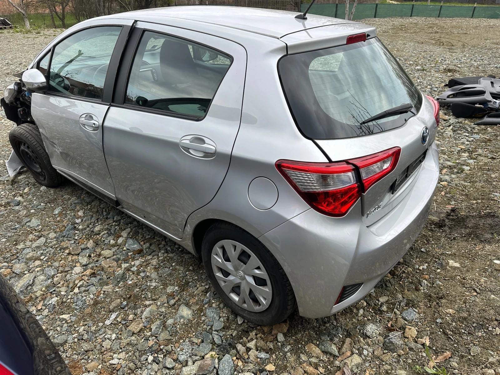 Toyota Yaris 1.5 hybrid 100 кс На части! - изображение 5