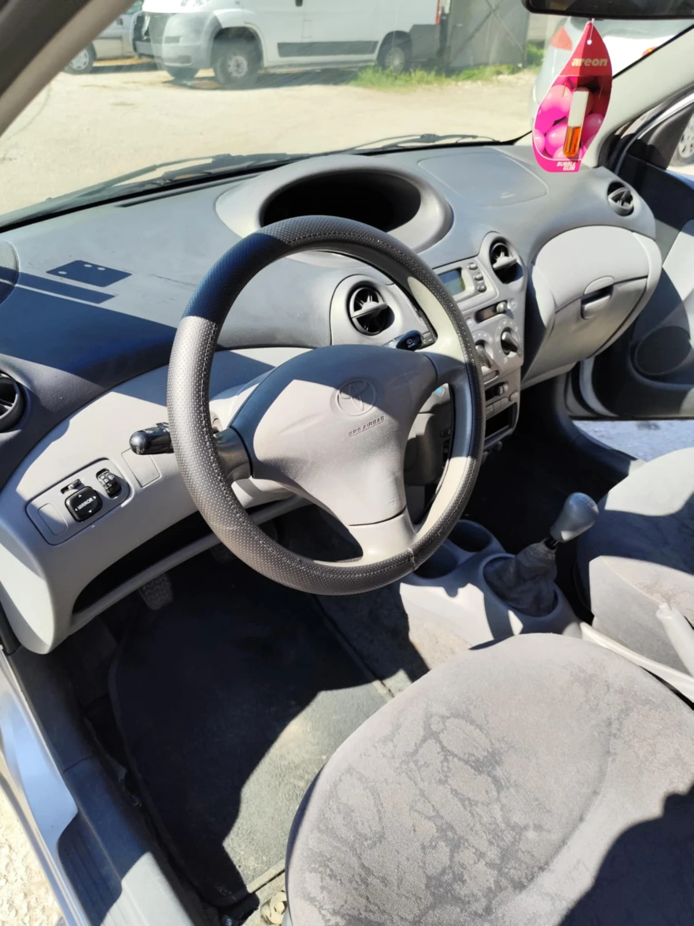 Toyota Yaris  - изображение 2