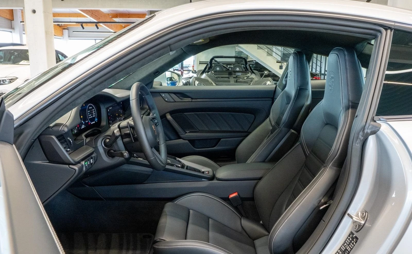 Porsche 911 992.2 CARRERA 4 GTS/SPORT DESIGN/BOSE/MATRIX/LIFT/ - изображение 8