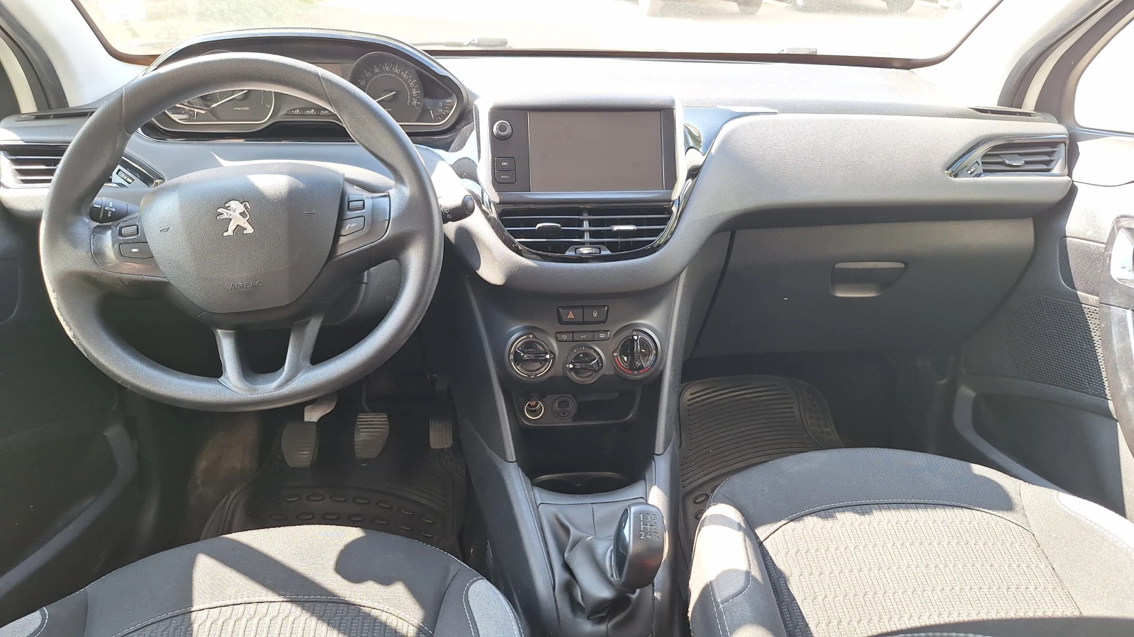 Peugeot 208, снимка 5 - Автомобили и джипове - 53967556